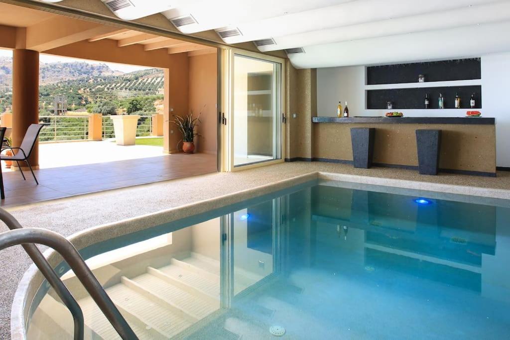Superb Villa Yiorgos - Heated Pool w Jacuzzi - Seaview Heraclión Exterior foto